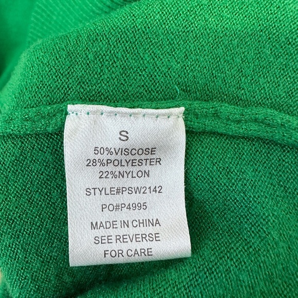 BaeVely Women’s Green V-Neck Sweater - S - Picture 6 of 7